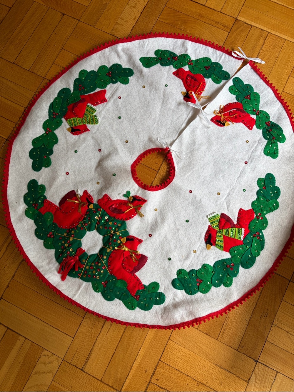 Homemade Vintage Christmas Tree Skirt Felt & Sequins Cardinals Green Wreaths